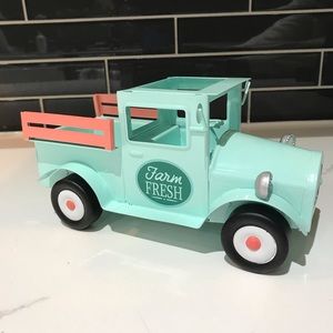 2022 Spritz mint green metal farmhouse truck.